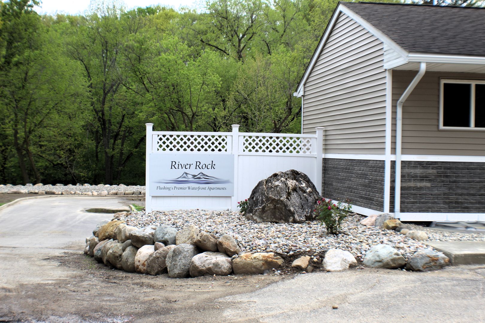 Flushing Apartment: 5247 Harold Dr