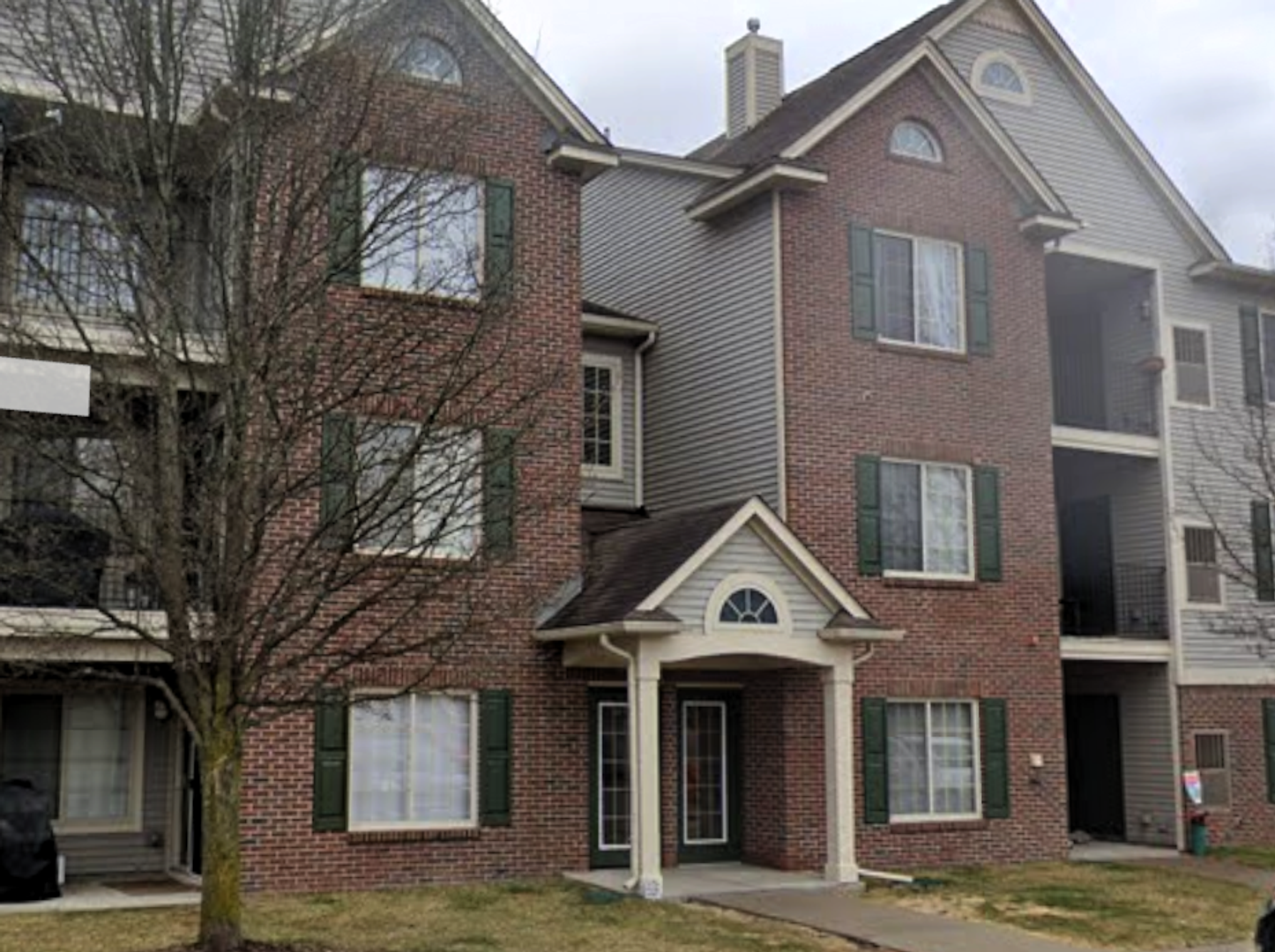 Available Now! Grand Blanc Schools! Condo/Apartment 1st Floor