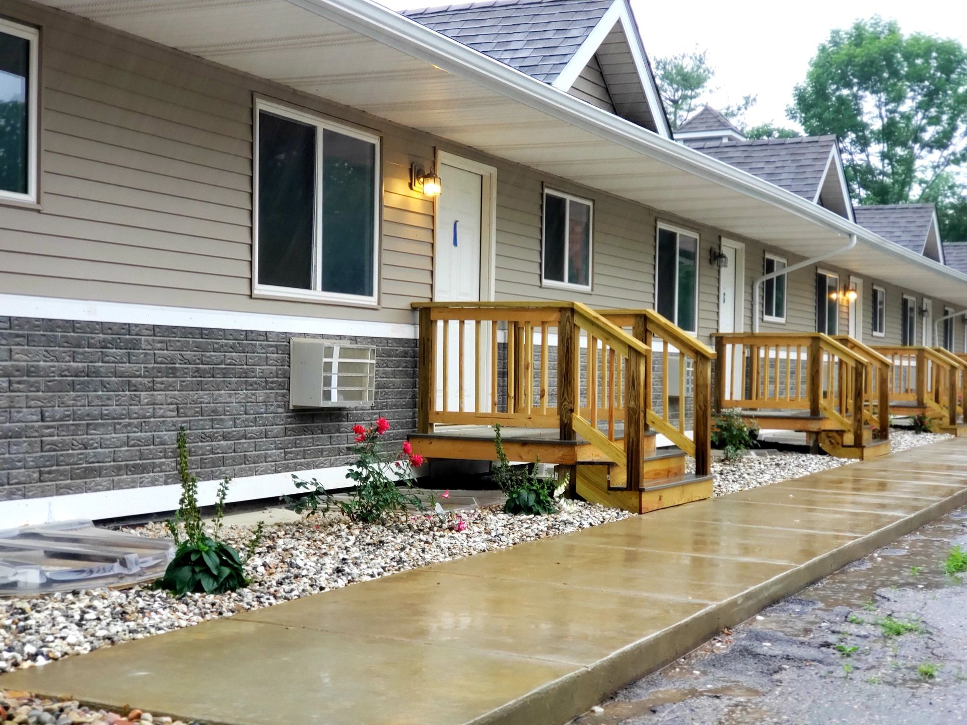 Flushing Apartment: 5247 Harold Dr
