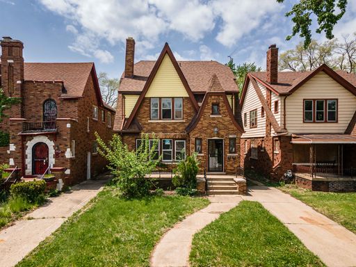2 Bedroom - 1 Bathroom - Upper duplex - $1050 – photo 1