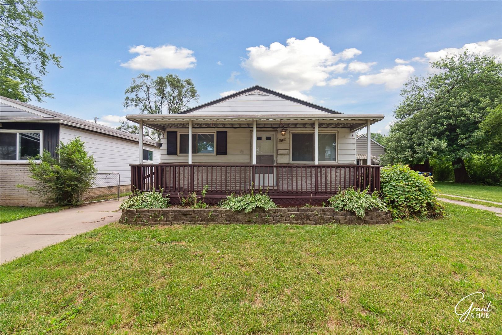 Warren House: 8684 Republic Ave