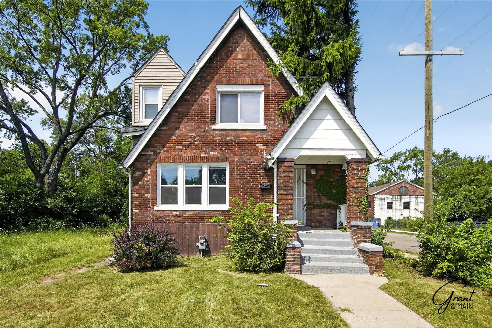 Detroit Apartment: 18475 Wexford