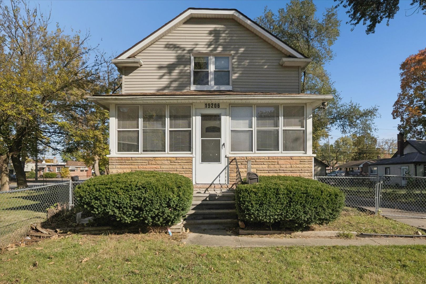 Redford House: 19206 Centralia