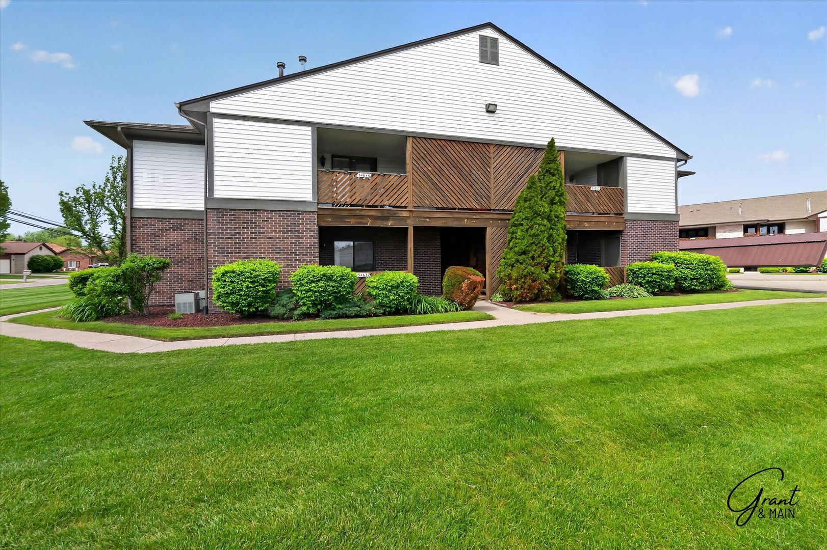 Fraser House: 34632 Mercer Lane