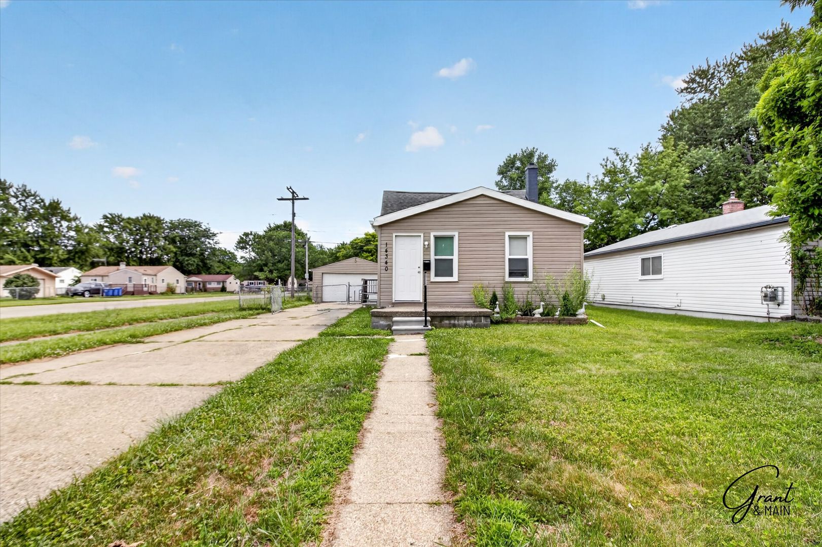 Warren House: 14340 Hendricks Ave