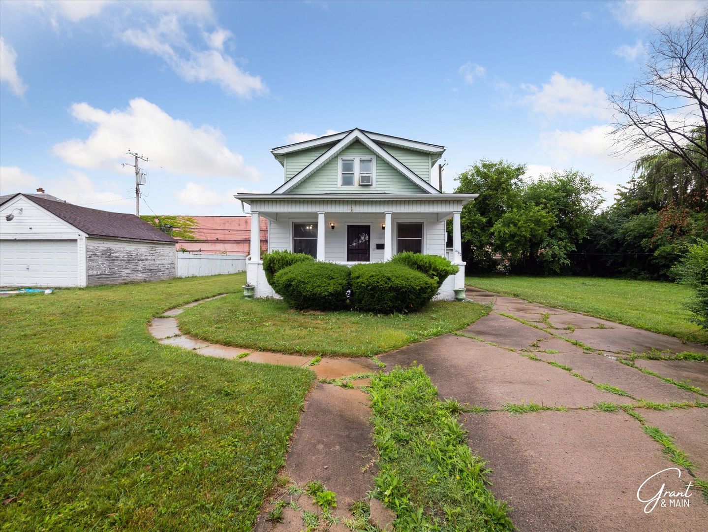 Detroit Apartment: 14702 Winthrop