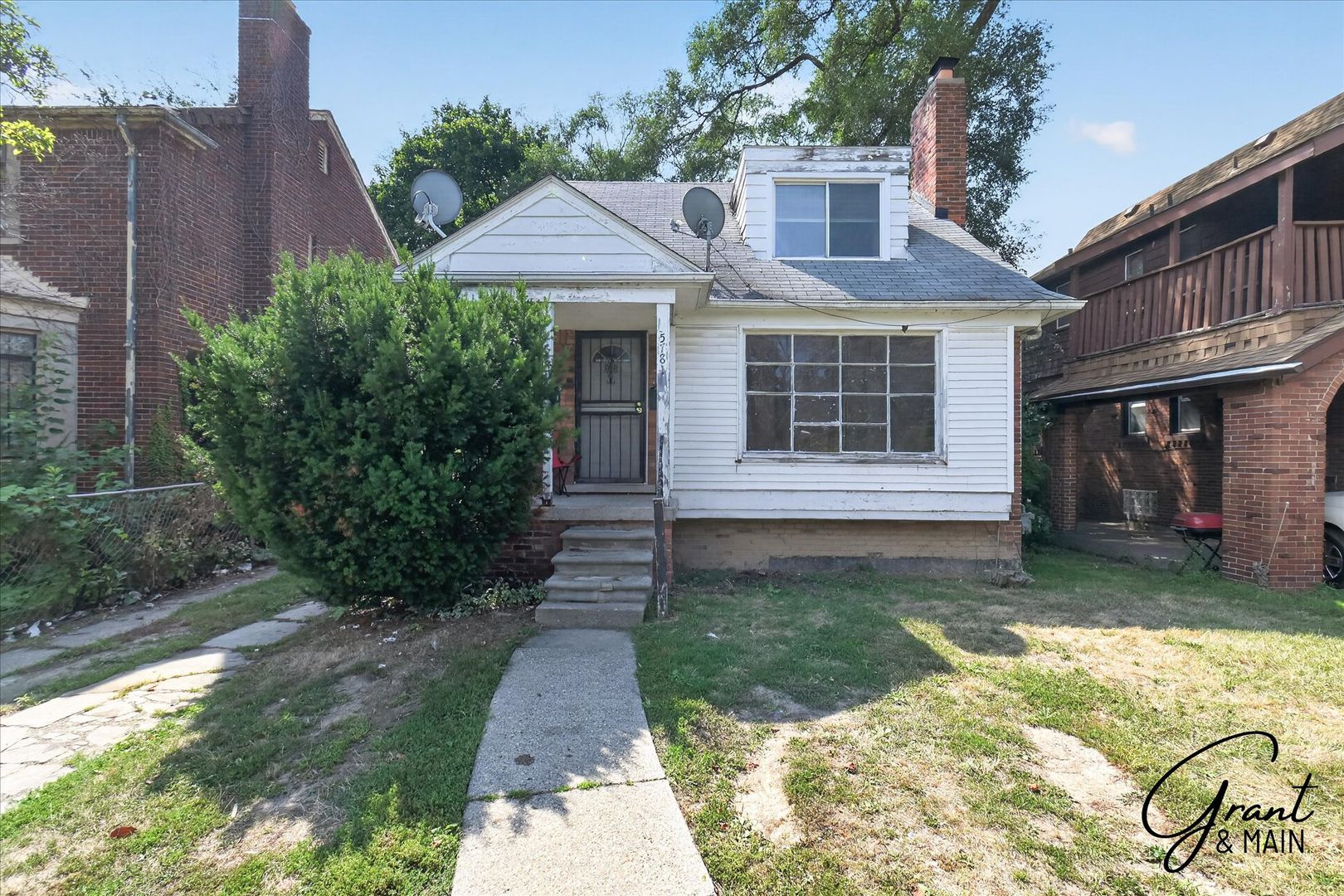 Detroit Apartment: 5781 Chalmers
