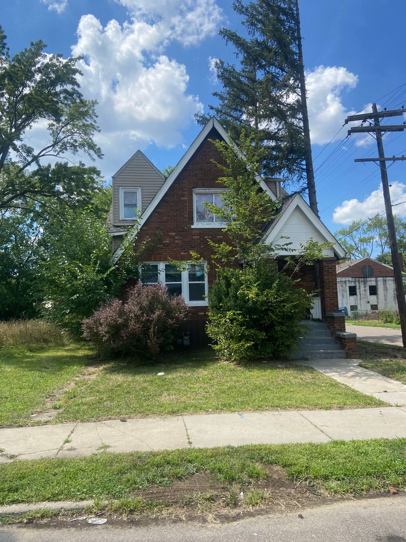 Detroit Apartment: 18475 Wexford
