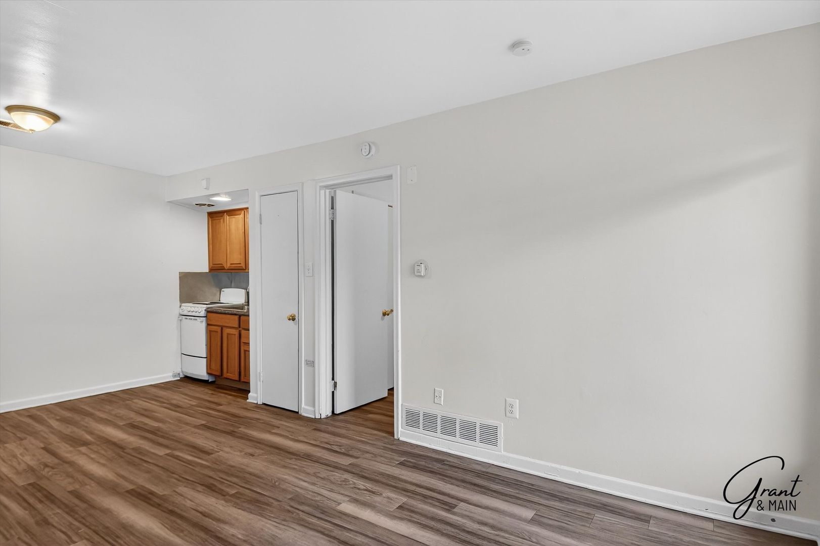 Garden City Apartment: 6409 Middlebelt