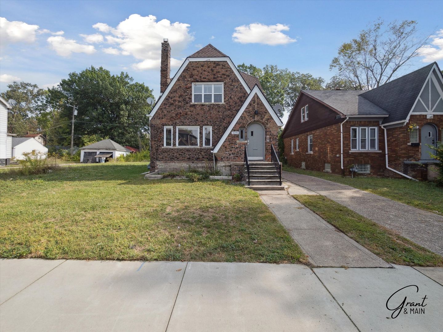 Detroit Apartment: 4190 Bedford
