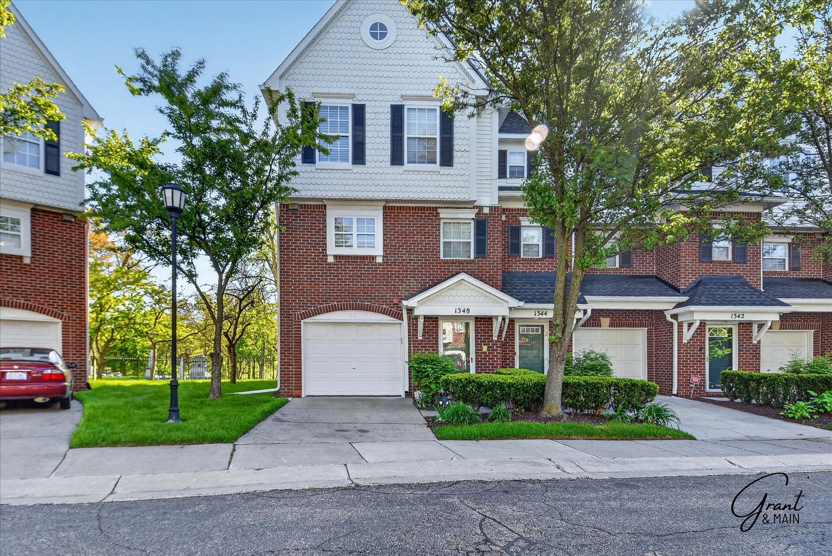 Detroit House: 1348 Village Dr