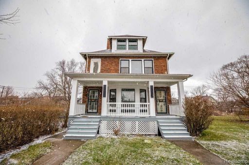 $1700 3 - bedroom 2 bath lower duplex – photo 1