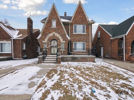 Lower 3 bedroom duplex $950 – photo 1