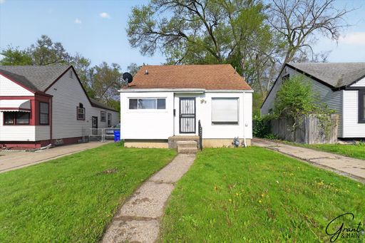 $1250 3 bed Bungalow – photo 1