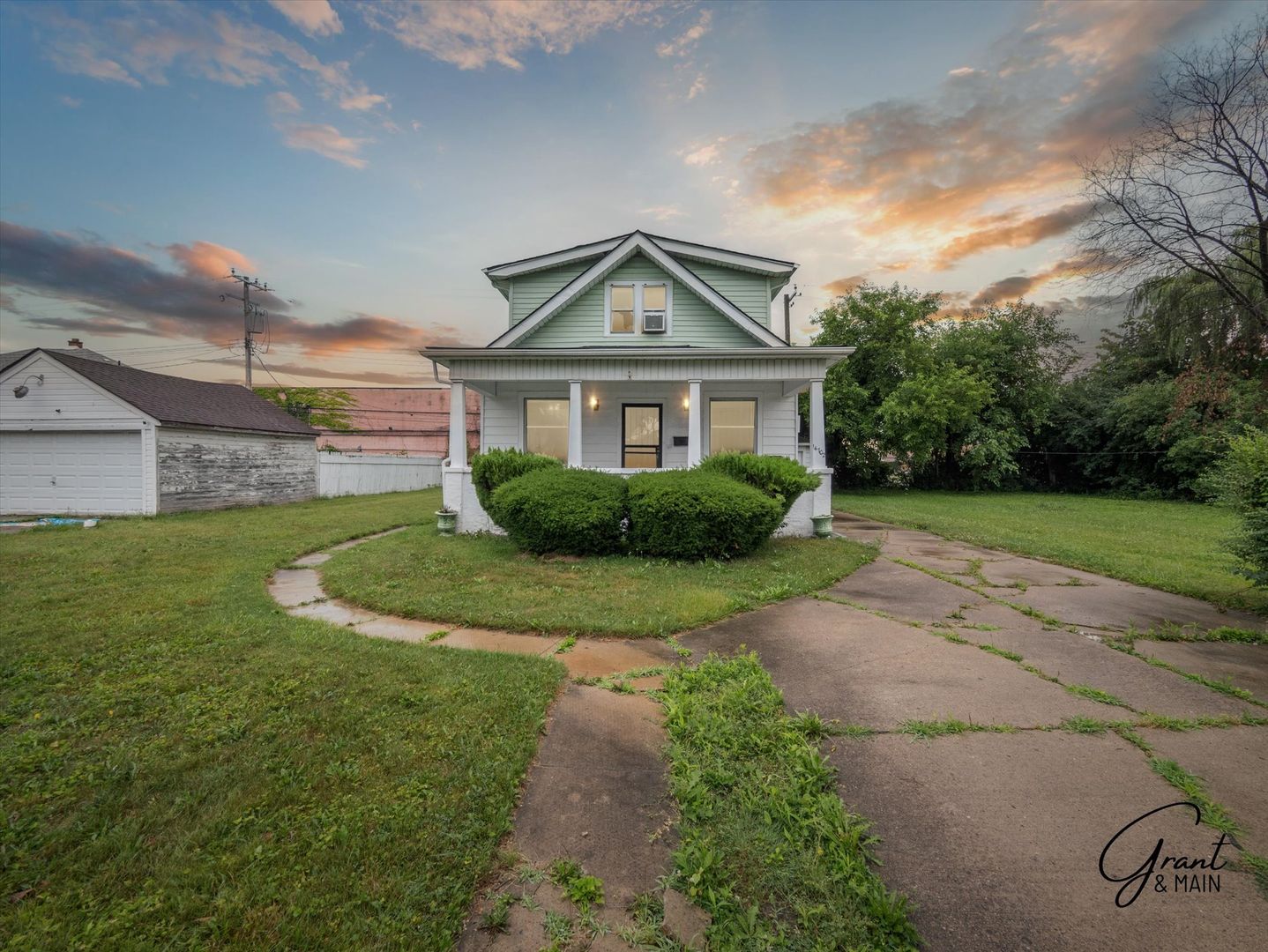 Detroit Apartment: 14702 Winthrop