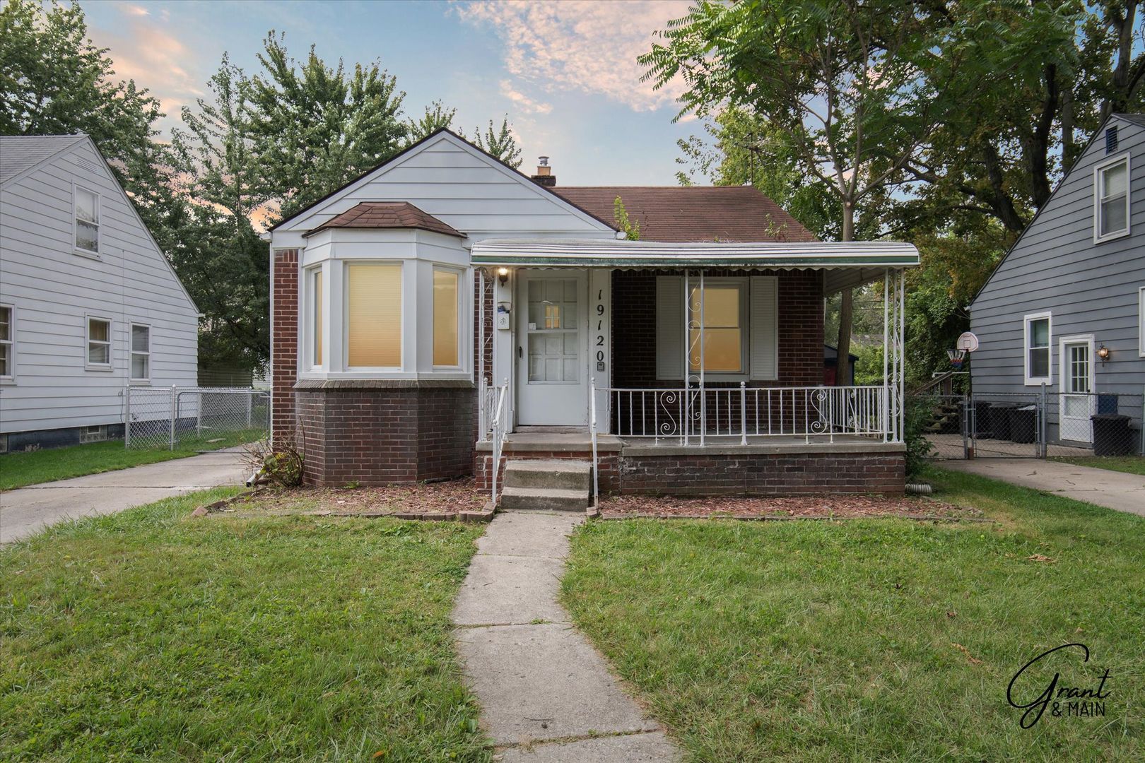 Harper Woods House: 19120 Elkhart St.