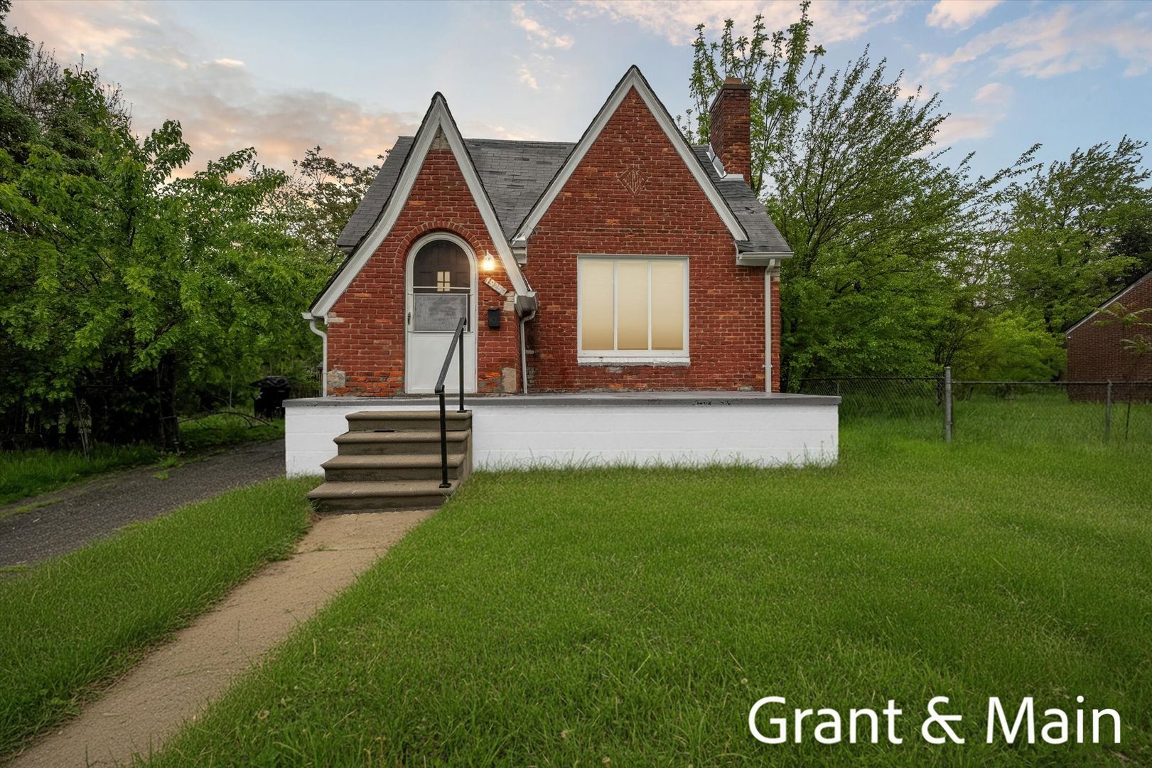 Detroit House: 19250 Charest
