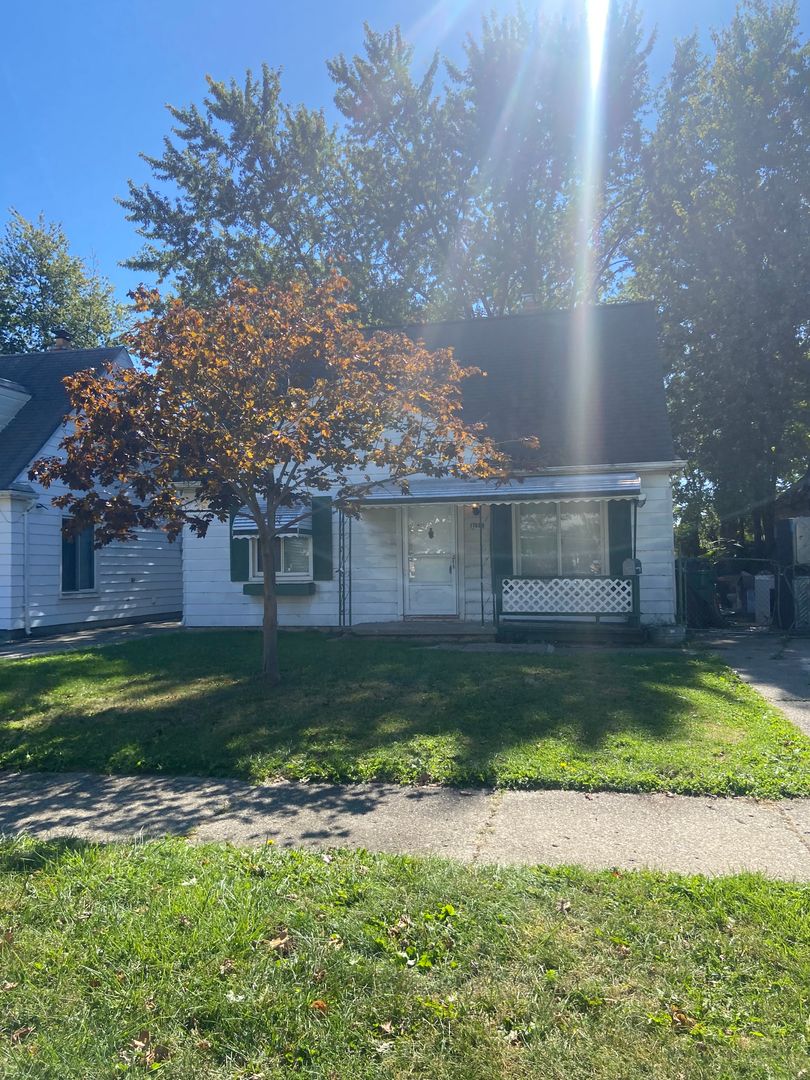 Eastpointe House: 17686 Lincoln