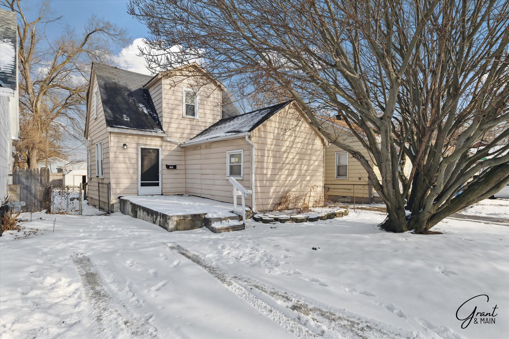 Warren House: 2615 Emmons