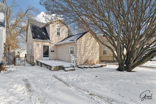 $1125 2 bed 1 bath is Warren – photo 1