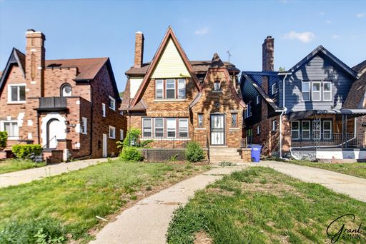 2 Bedroom - 1 Bathroom - Lower duplex - $1100 – photo 1