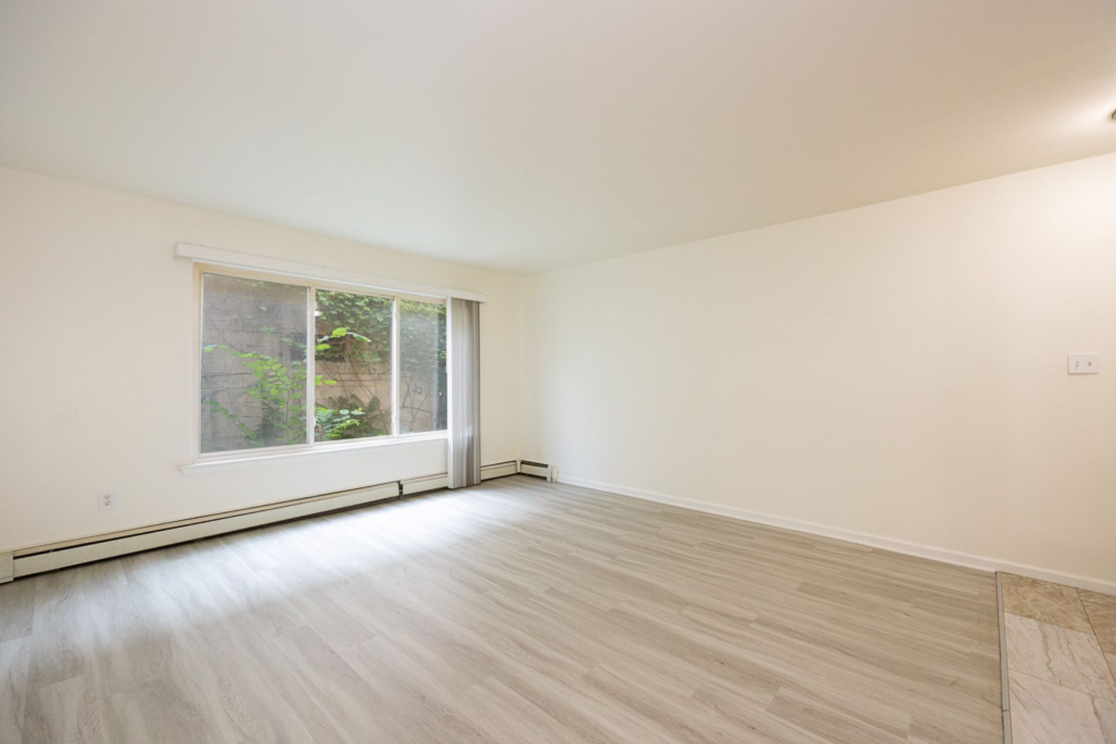 22330 W Warren 22330 W Warren Ave LLC 5 of 8