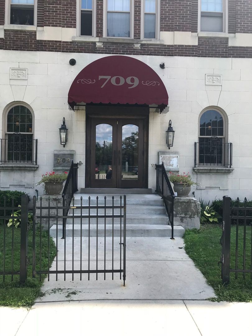 Detroit Apartment: 709 Hazelwood