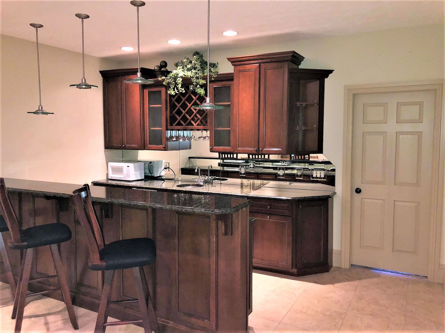 Lafayette Apartment: 822 Main Street