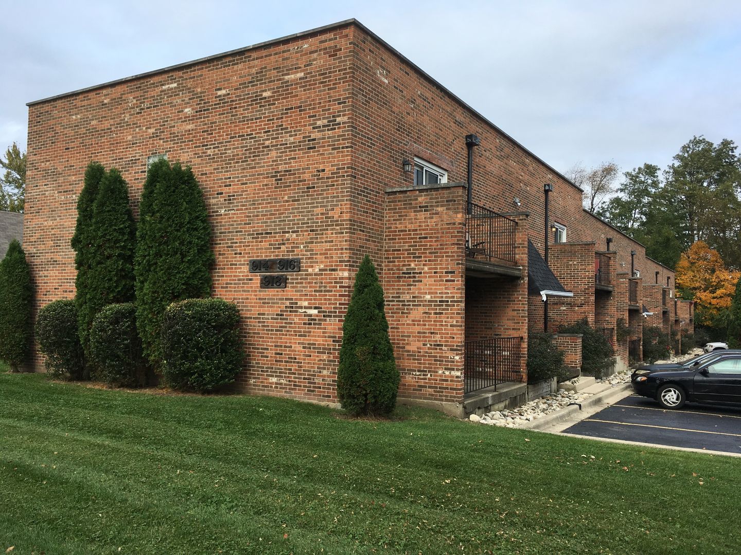 Lisle Apartment: 914-918 School Street