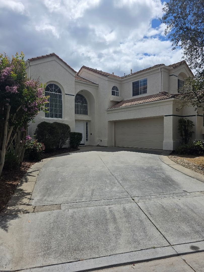 Temecula House: 45104 Putting Green Ct