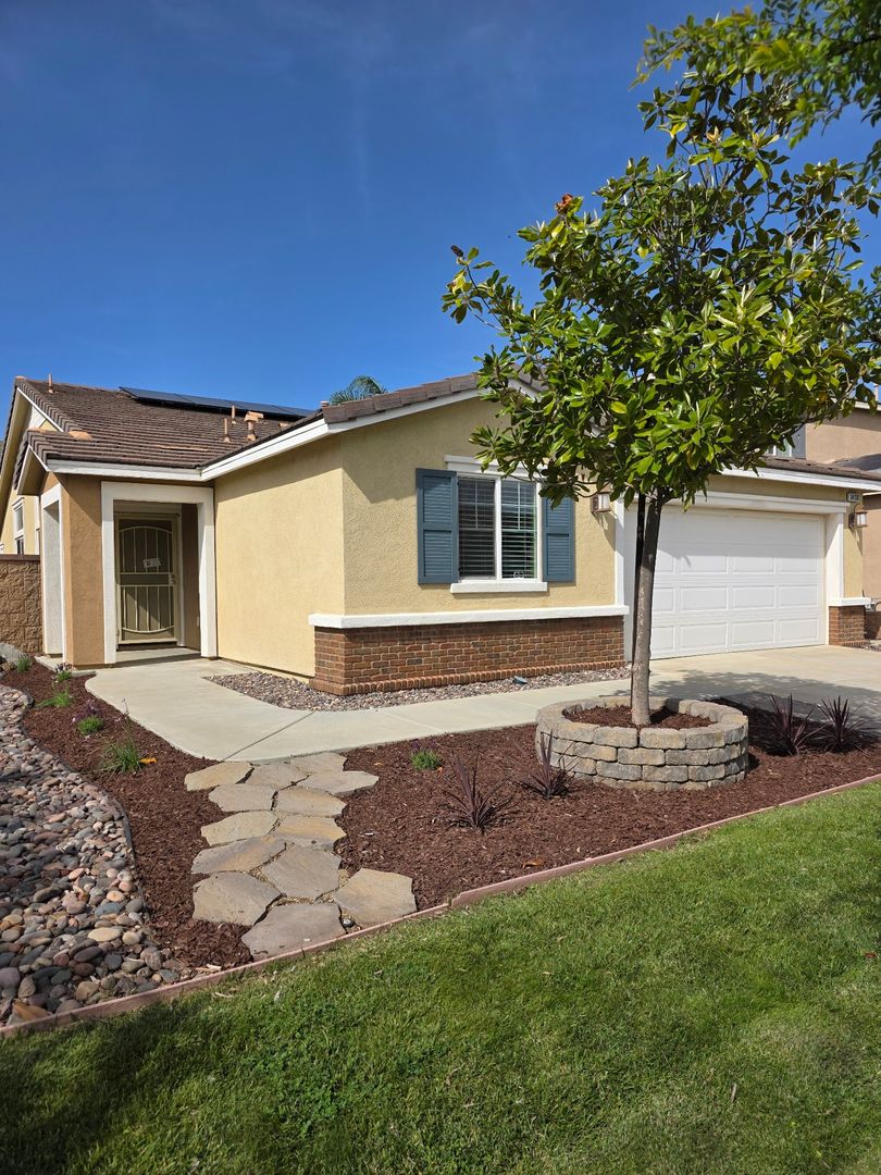 Lake Elsinore House: 34130 Dianthus Lane