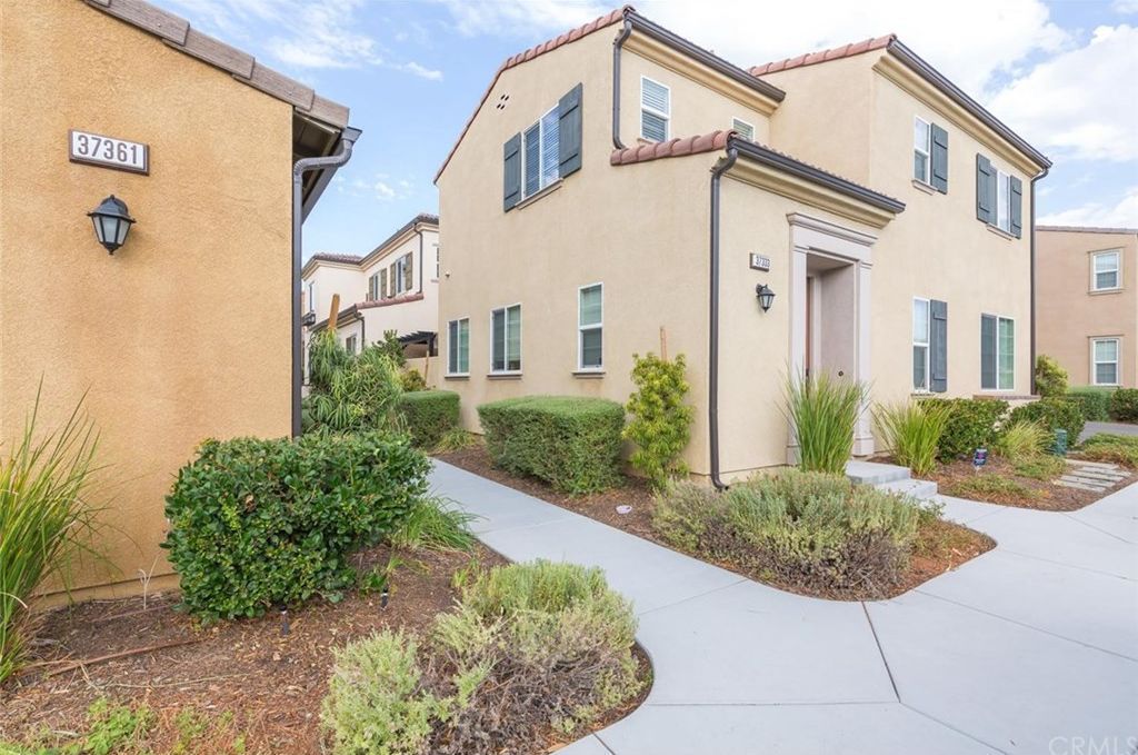 Murrieta House: 37337 Paseo Violeta