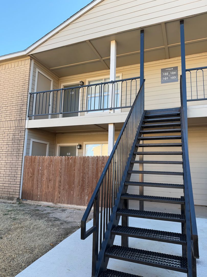 Lubbock Apartment: 5321 South Loop 289