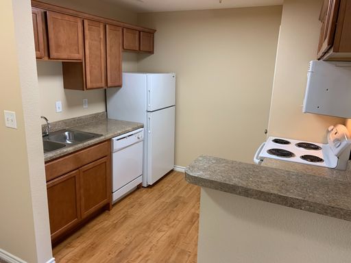 $400 off September Move in special. No deposit. – photo 1