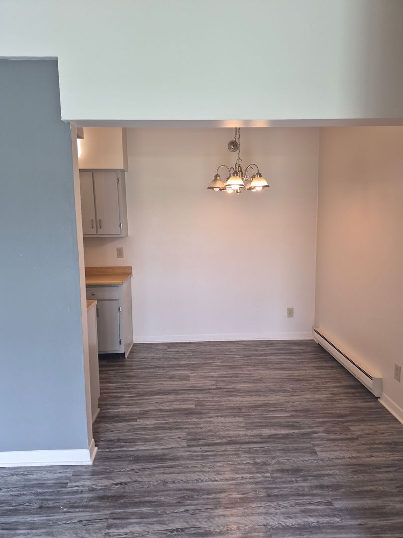 Burlington Apartment: 2600 Peoples Ct Ste 7