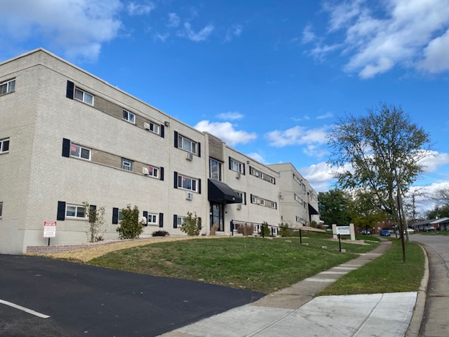 Milford Apartment: 904 Mohawk Trail