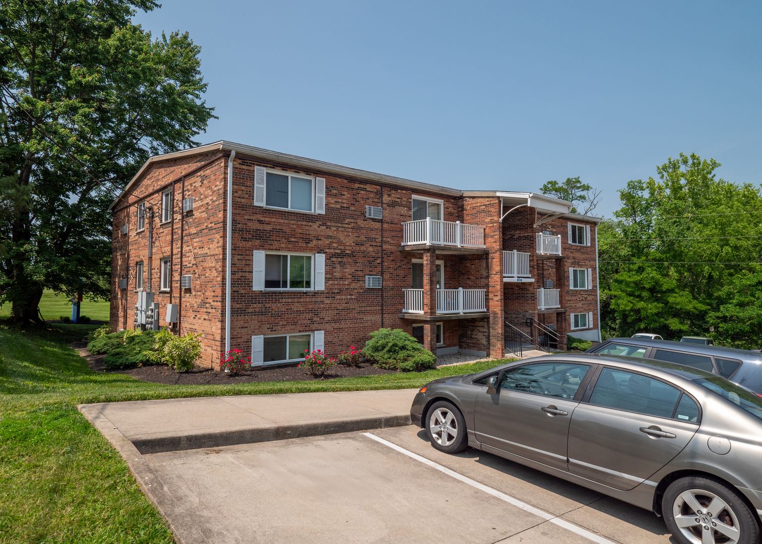 Burlington Apartment: 2600 Peoples Ct Ste 7