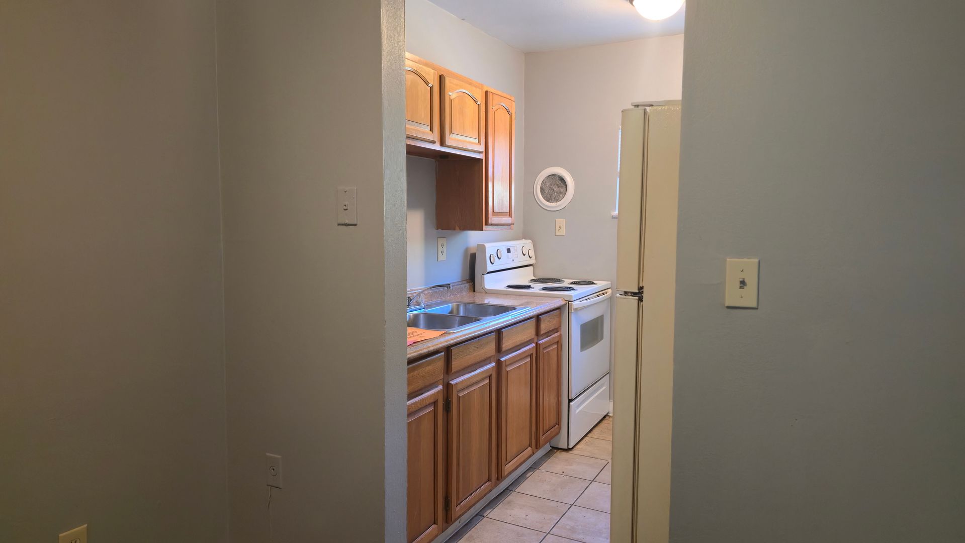 Milford Apartment: 904 Mohawk Trail