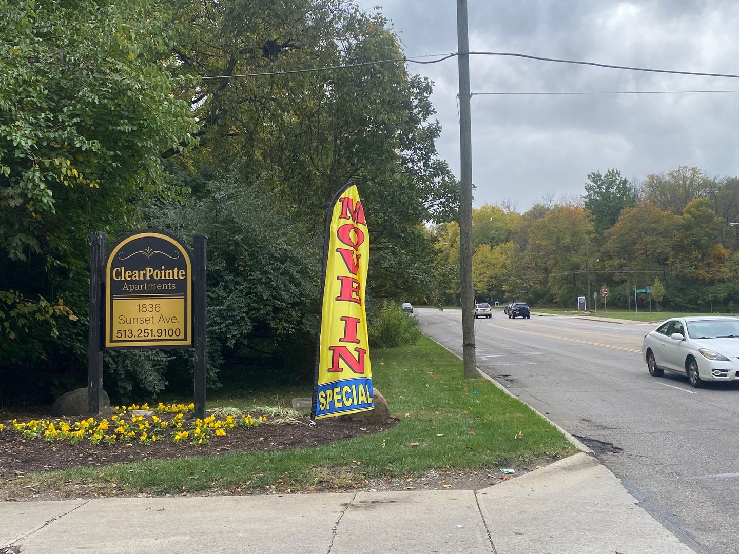 Cincinnati Apartment: 1856 Sunset Ave