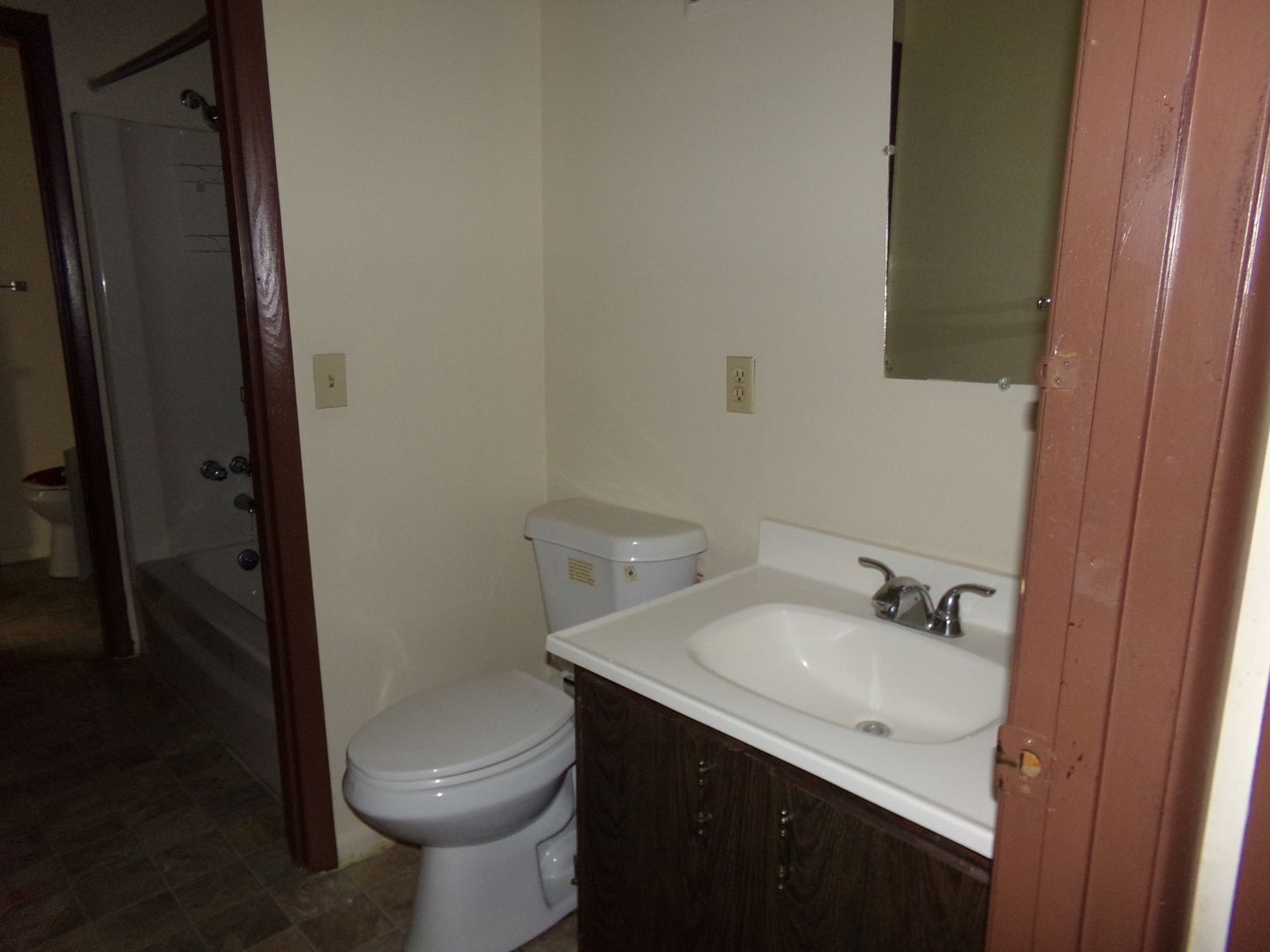 Milford Apartment: 947 Business 28