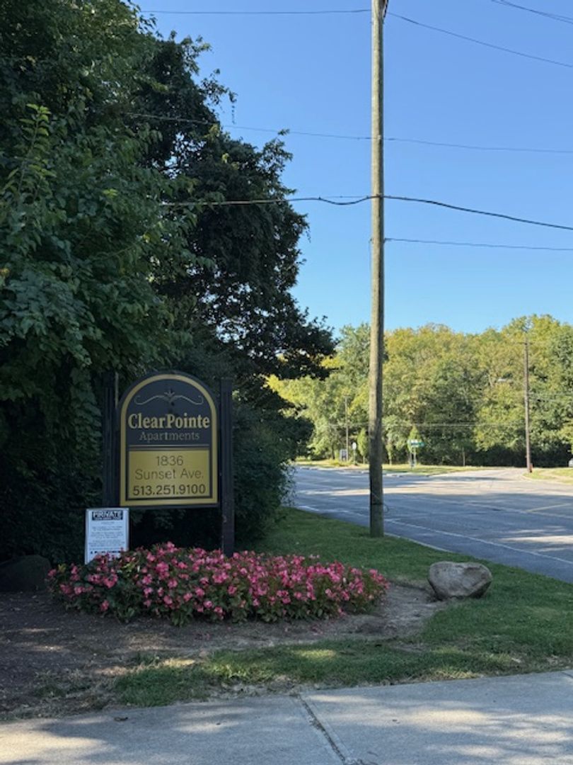 Cincinnati Apartment: 1828 Sunset Ave