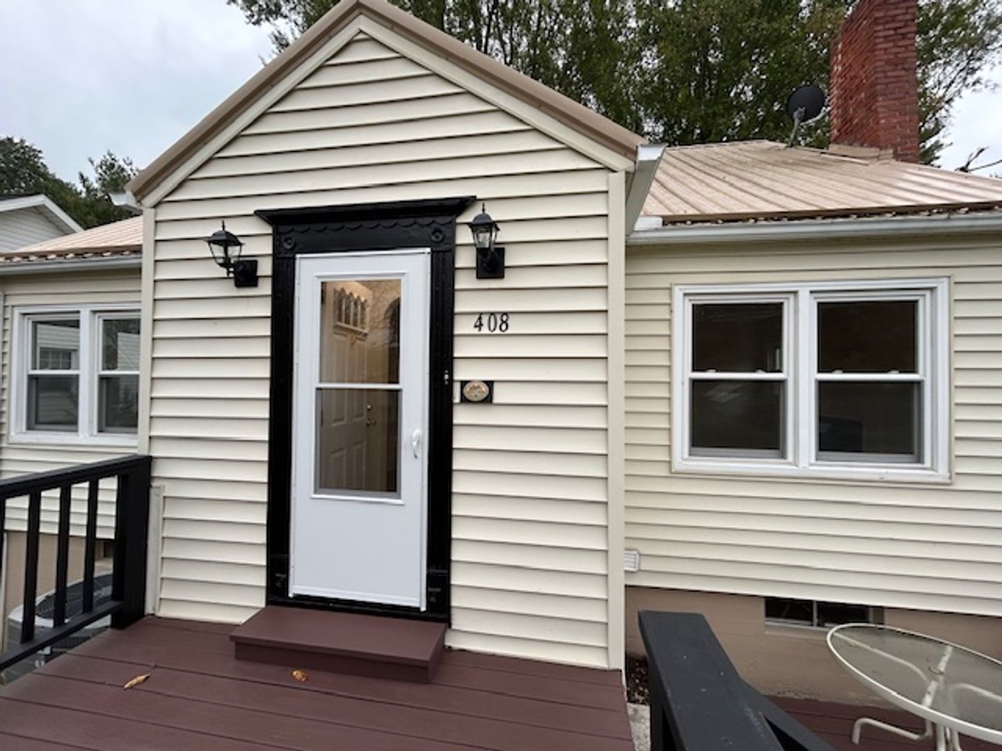 Pearisburg House: 408 Orchard Dr