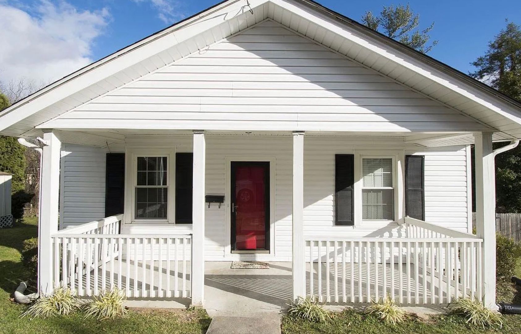 Pulaski House: 810 Monroe Ave