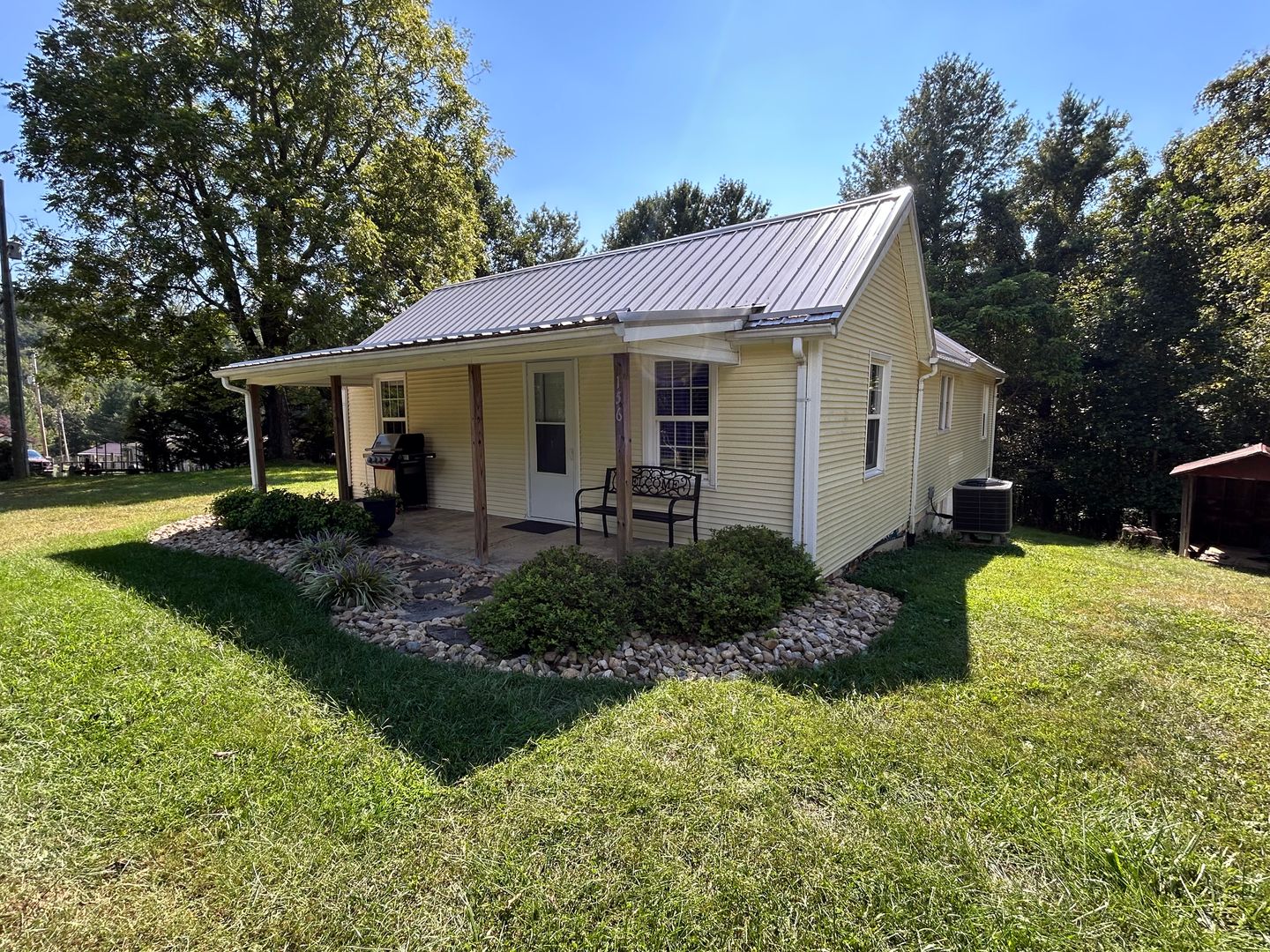 Pembroke House: 156 Thomas Hill Rd