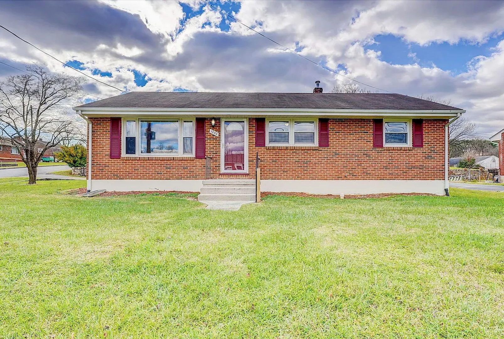 Salem House: 1302 Penley St