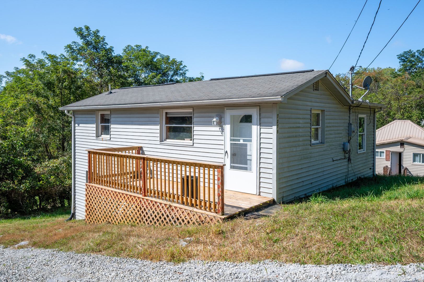 Fairlawn House: 7278 Manns Drive