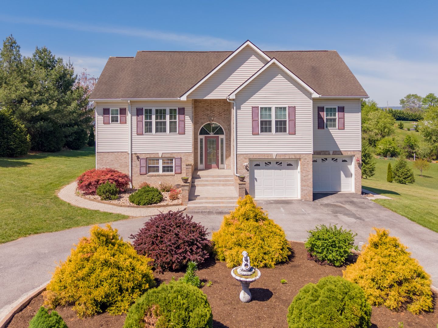 Blacksburg House: 1701 Stratford View Dr