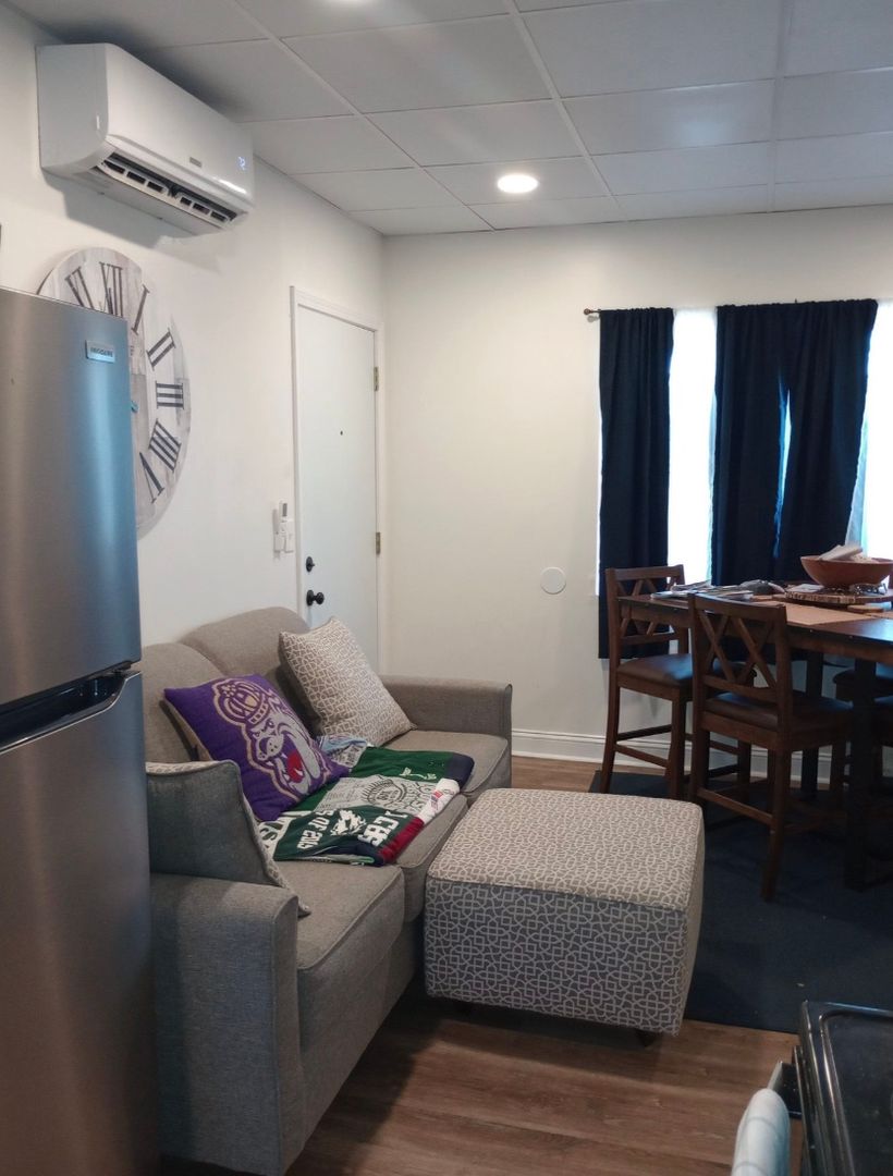 Pulaski Apartment: 1010 Randolph Ave