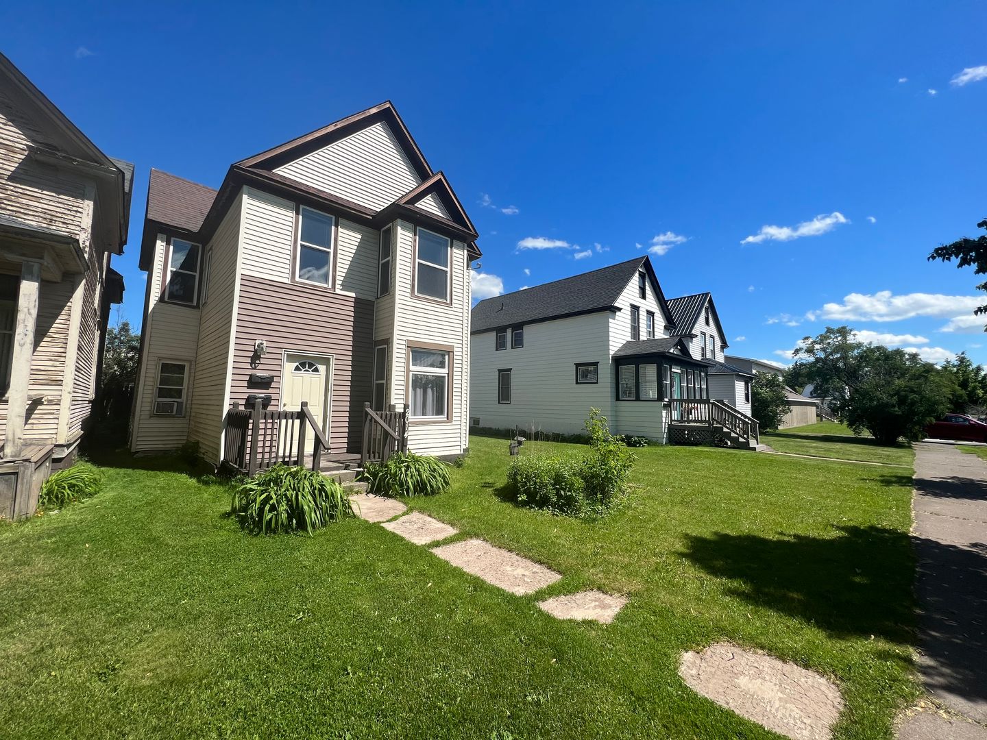 Superior Apartment: 2014 1/2 Banks Ave