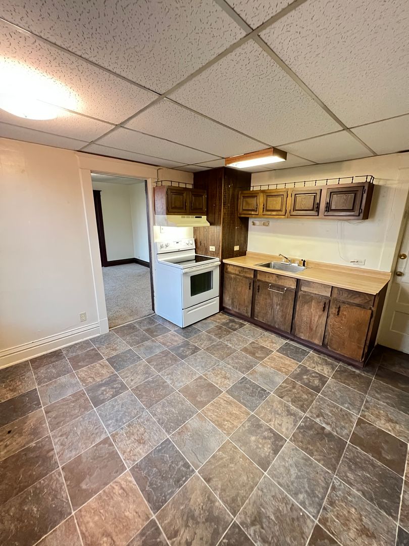 Duluth Apartment: 910 N 22nd Ave W